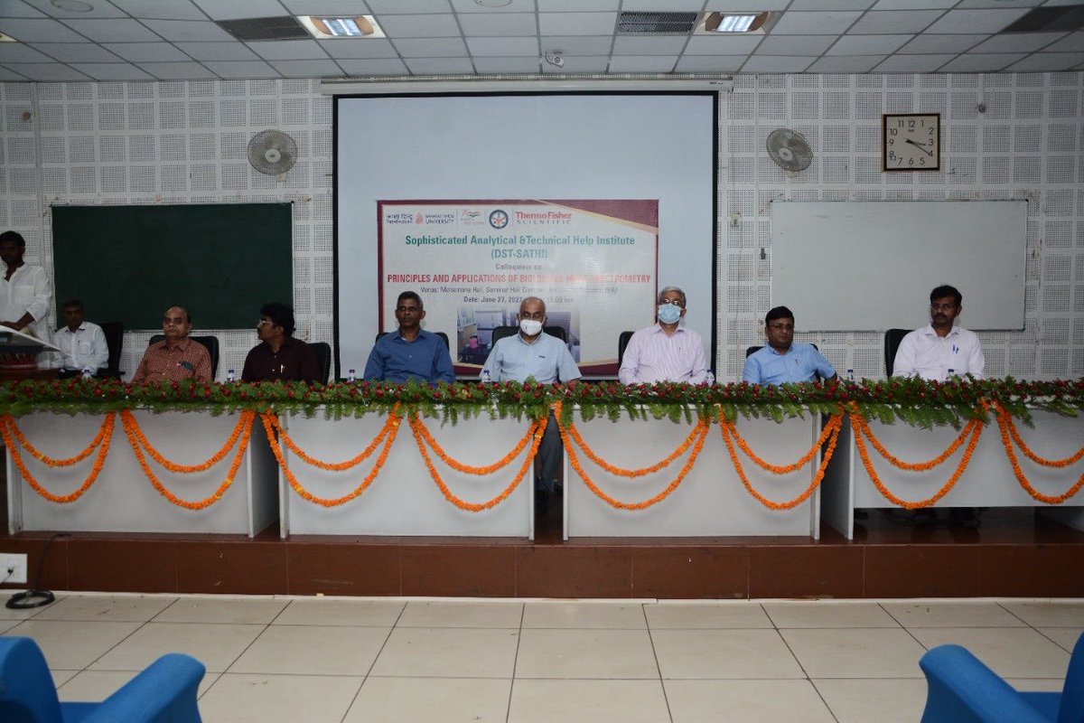 ProfAnilKumarT1's tweet photo. A 5-day hands on training on Biological Mass Spectrometry organised by SATHI-BHU was inaugurated by Prof V K Shukla, Rector, BHU. The colloquium was attended by 130 researchers n faculty members. ⁦@VCofficeBHU⁩ ⁦@ISTEM_IISc⁩ ⁦@Pratishtha_DST⁩ ⁦@srivaric⁩ https://t.co/gVb9aB6zJK