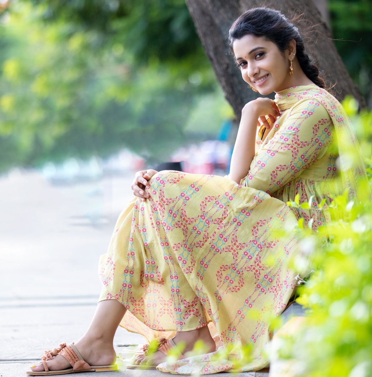 priya_Bshankar's tweet photo. Summer 😌 https://t.co/0VXBVyJcbE