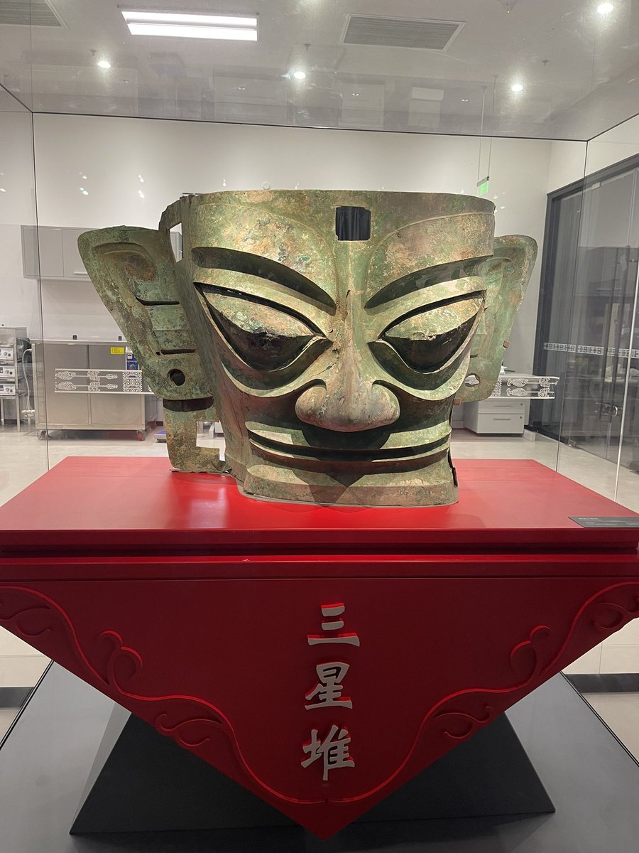 神秘的古蜀文明
没有文字记载
富饶的天府之国
鲜有战乱
祭祀活动很多

非常值得去的三星堆博物馆 https://t.co/PICCfbVHe5