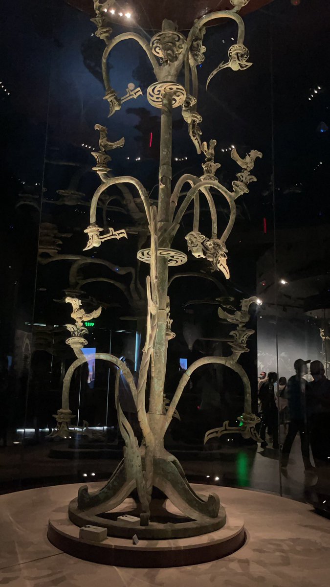 神秘的古蜀文明
没有文字记载
富饶的天府之国
鲜有战乱
祭祀活动很多

非常值得去的三星堆博物馆 https://t.co/PICCfbVHe5