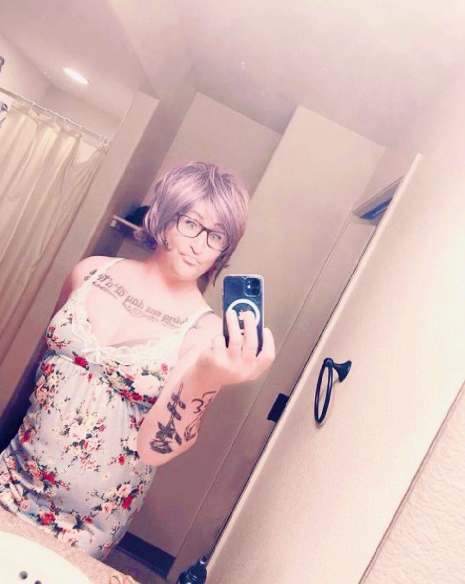 Michell44824480's tweet photo. #sissyworld #feminization #nightie #floral #floralprint https://t.co/0657pnBiVD