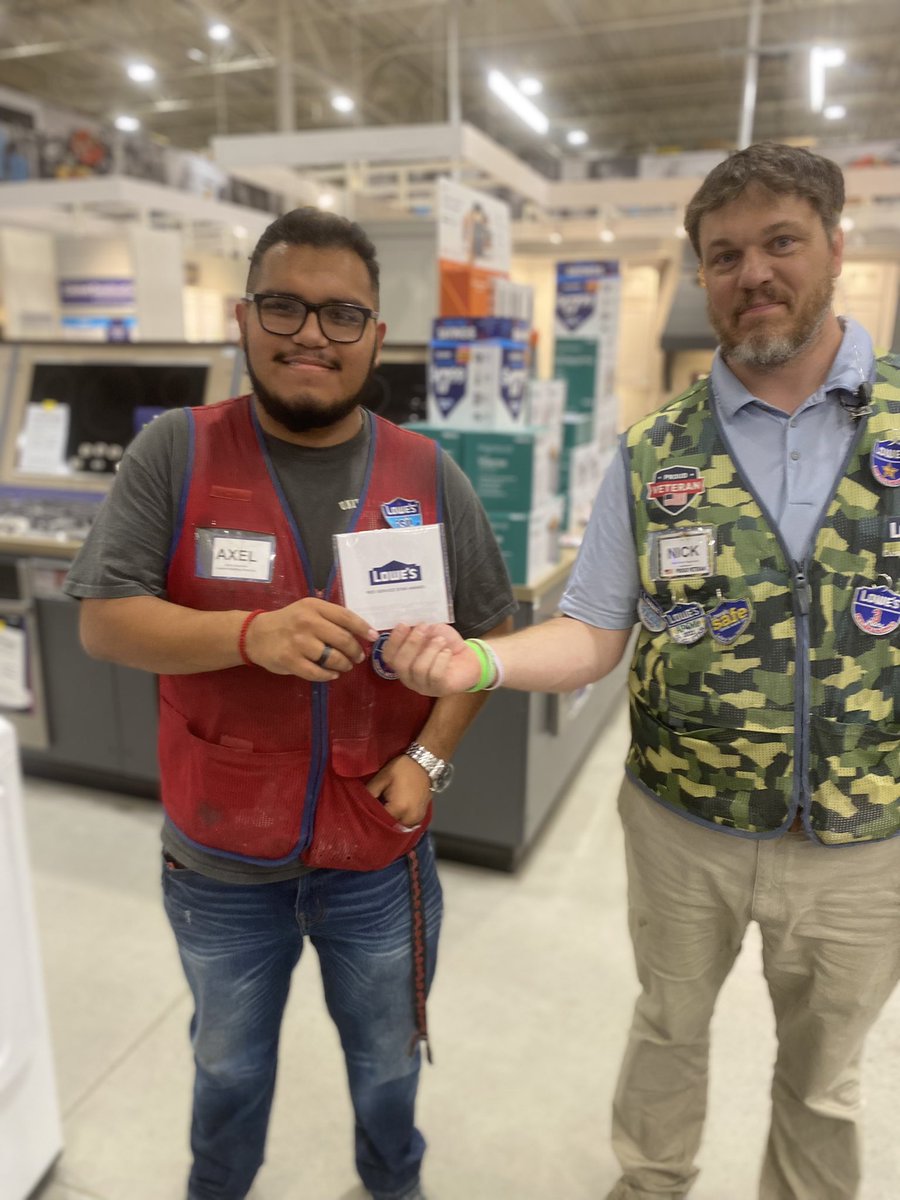 lowes0637 tweet media