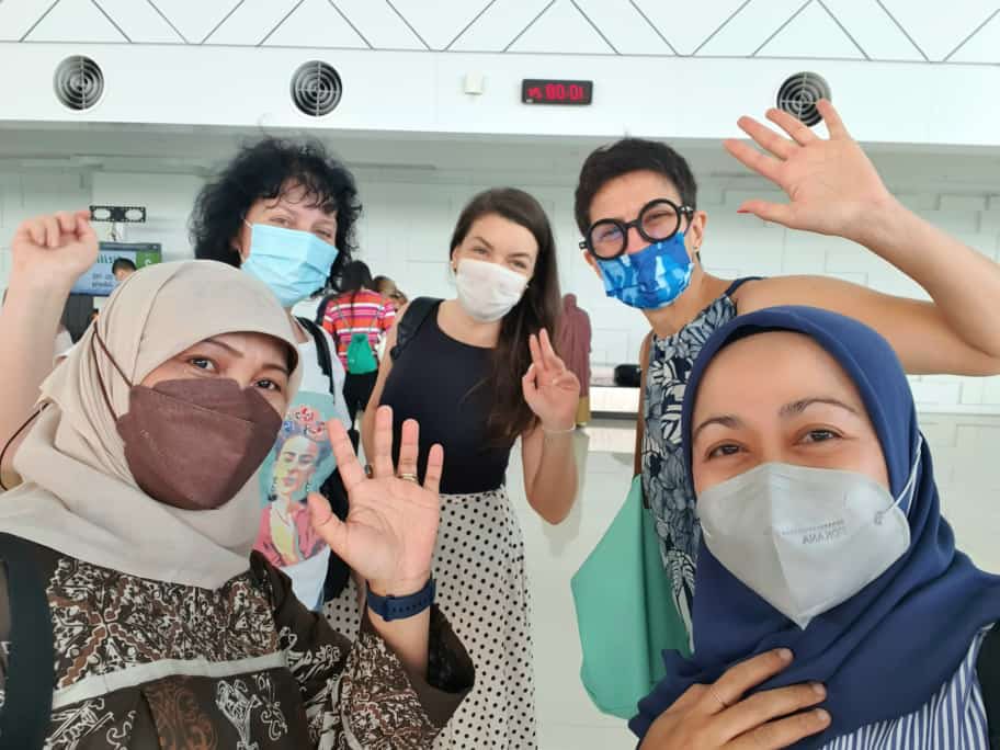 iurc_aa's tweet photo. Day 1 Sofia in Semarang: Delegates of #SofiaCity, Bulgaria arrive at #Semarang City, Indonesia. Today, they will start to explore the city and visit Semarang's best practices on #Mobility such as public transportation. Thanks to @iurc_aa @IURC_Programme @EUinmyRegion @uni_eropa https://t.co/yB2eOEwY0P