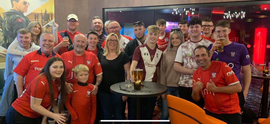 willo1962's tweet photo. My York City football Family. SSC. Looking forward to the new season and seeing everyone. Remember CITY ARE MASSIVE. And has the legend Russ would say. IS IT GOOD. 🔴🔵🤣😁 https://t.co/nxDqy8tXDF