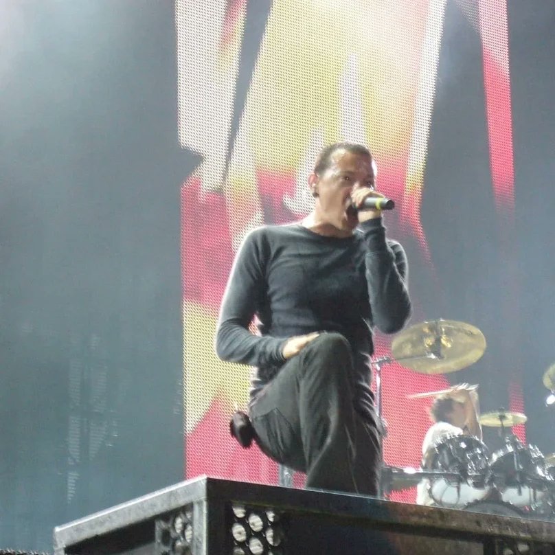 LinkinTomek's tweet photo. 14 years ago #LinkinPark played a #ProjectRevolution show in Düsseldorf with #HIM and #NERD and others.
It was a really hot summer day and everybody was asking the sevurity for water. https://t.co/WfwOQlGPuU