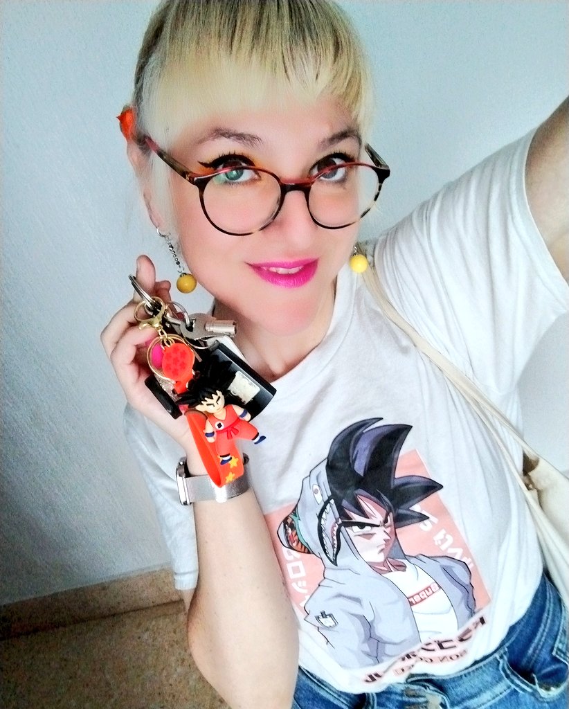 EstrellayMGamer's tweet photo. Y, cómo no, me acompaña otro #Goku y mis #Pothala #Potara 🫶🏻✨💖🤗

Y mis sombras y lacitos del pelo de #DragonBall 🧡💛❤️

Hoy me siento una #SuperSaiyan 💪🏻😎

#Goku #Vegeta #Vegetto #Gogeta #DragonBallZ #DragonBallSuper #Friki #gamergirl #boladedrac #BolaDeDragon https://t.co/ScbhflLdYx