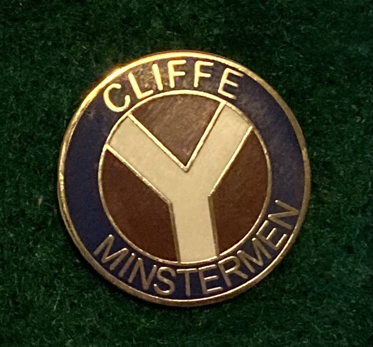 ycfcbadges's tweet image. Cliffe Minstermen supporters group badge 
20mm dia
Butterfly fastener
2014 - 1st colourway
Maker - @BadgesTerry 
#ycfcbadges #ycfc @CliffeMM