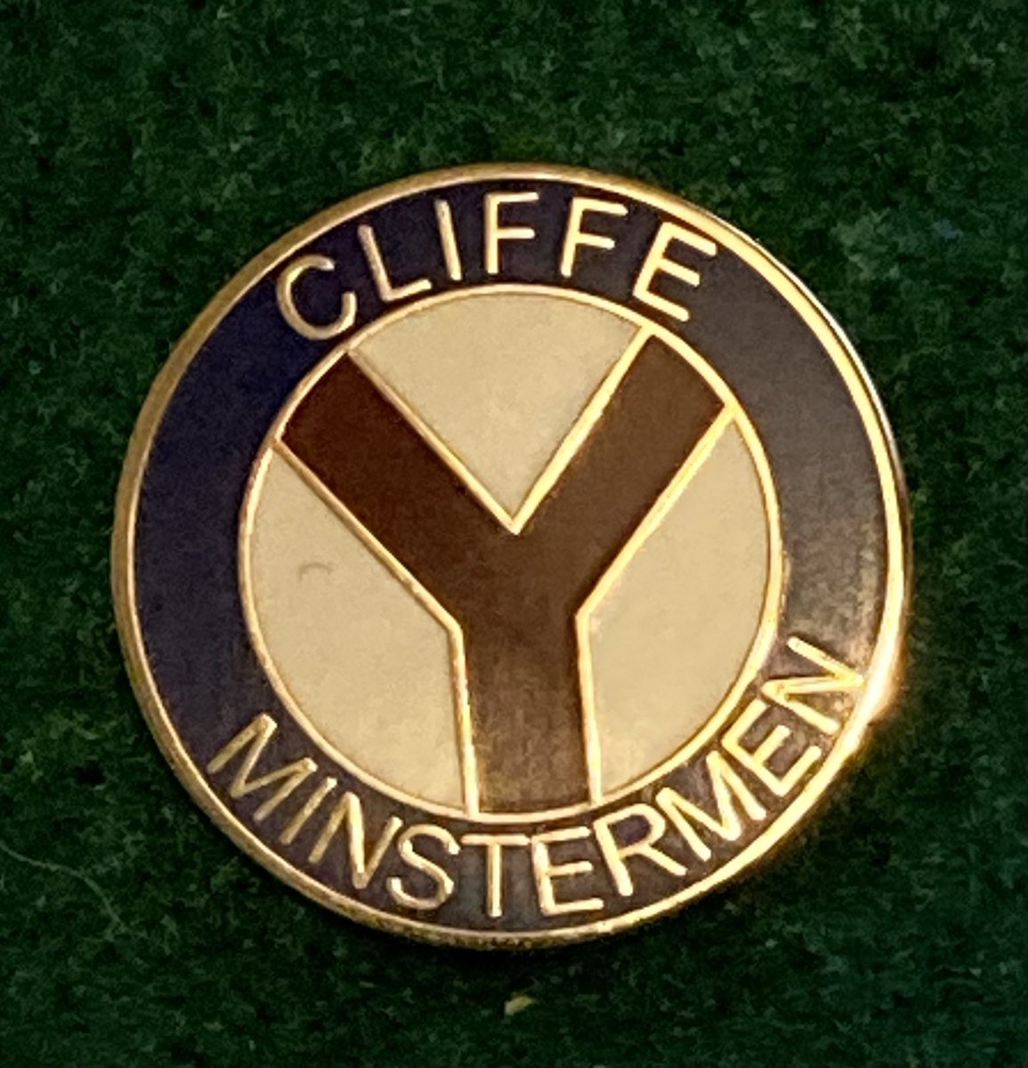 ycfcbadges's tweet image. Cliffe Minstermen supporters group badge 
20mm dia
Butterfly fastener
2015 - 2nd colourway
Maker - @BadgesTerry 
#ycfcbadges #ycfc @CliffeMM