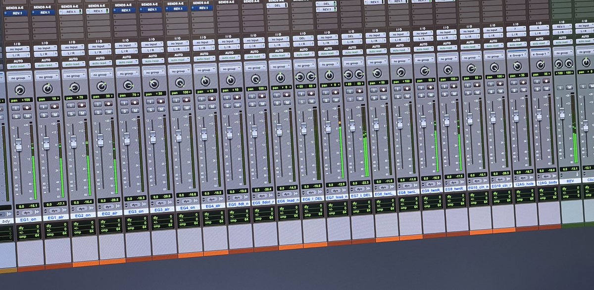 宅録のお仕事！エレキ10色！頑張った〜