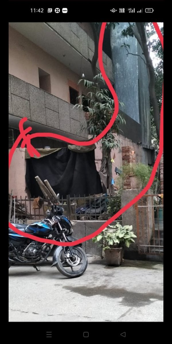 KKumar54292337's tweet photo. @dcrohinizone @MCD_Delhi @vrikshit @GyaneshBharti1 डिअर डिप्टी कमिश्नर अंकिता मिश्रा मैडम मंगोल पुरी F2/319 ने जो पार्क में अवैध कब्ज़ा कर रखा है उसको गिरवाने के लिए आपकी तरफ से 27 जून का नोटिस issue हुआ था मगर कोई Action नहीं लिया गया अभी भी पार्क में तीन मंजिल मकान रसोई बाथरूम बना है क्या इसे पार्क से कोई खाली नहीं करा सकता https://t.co/WbUGNNgD3H