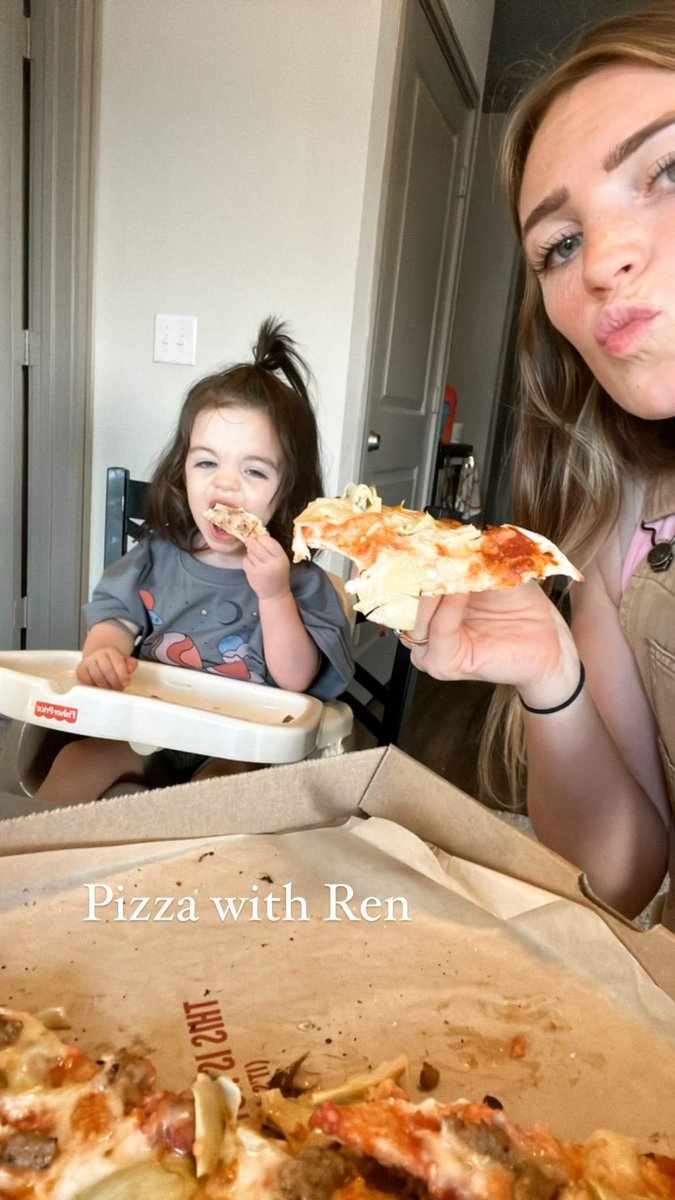 Comienzan los antojos y ella feliz 😂 <a href="/Geralt_Mont/">𝙶𝚎𝚛𝚊𝚕𝚝 𝙼𝚘𝚗𝚝𝚐𝚘𝚖𝚎𝚛𝚢</a>