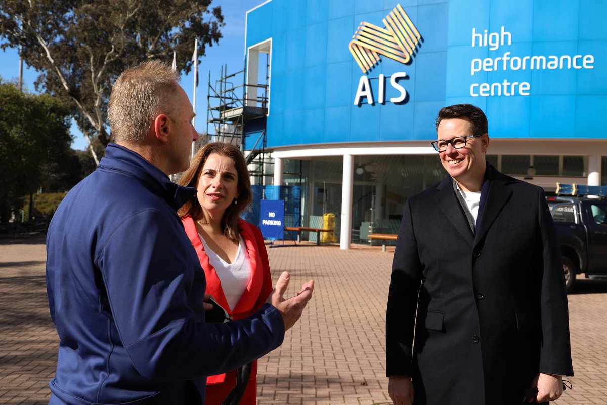AnikaWells's tweet photo. A busy morning at @theAIS. 
CEO Kieren Perkins and AIS staff showed me around the facilities, including showcasing cutting edge sporting technology we're working on right here in Australia. I also had the pleasure of seeing the @aus_opals in a training session. https://t.co/rA8EBu9MI7
