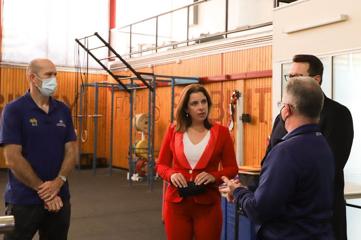 AnikaWells's tweet photo. A busy morning at @theAIS. 
CEO Kieren Perkins and AIS staff showed me around the facilities, including showcasing cutting edge sporting technology we're working on right here in Australia. I also had the pleasure of seeing the @aus_opals in a training session. https://t.co/rA8EBu9MI7