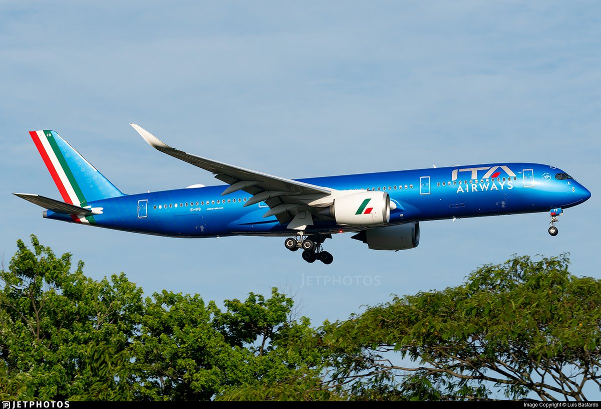 JetPhotos's tweet photo. An ITA Airways A350 landing in New York. https://t.co/WJDeGN2e0v © Luis Bastardo https://t.co/VXuyYOAubs