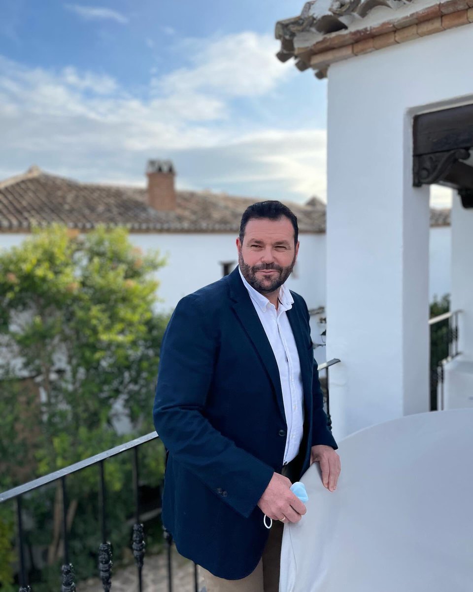 ToureDMC's tweet photo. 2 Michelin stars and 3 Repsol suns, which is a tribute to local history, cuisine and tradition.
 
Everything in La Finca is handmade by a local artisan. From the napkin to the spoon you eat with. Each detail is a treasure and an example of the deep Andalusian identity. https://t.co/u4V81AU2wb