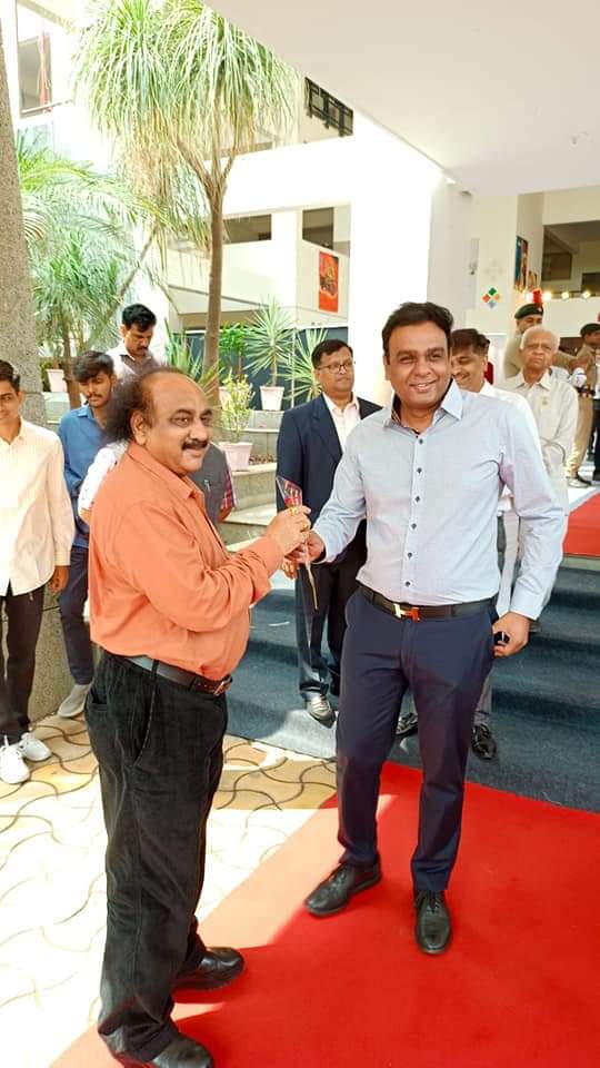 Pankajbhaidesai's tweet image. CVM યુનિવર્સિટી, વલ્લભ વિદ્યાનગર ખાતે સ્ટાર્ટઅપ અને આંત્રપ્રેન્યોર એકઝીબિશન તથા એ.ડી.પટેલ ઇન્સ્ટિટ્યૂટ અને જી.એચ.પટેલ કોલેજની AICTE IDEA લેબના લોકાર્પણ પ્રસંગે પધારેલા શ્રી @Rajeev_GoI જી - કેન્દ્રીય રાજયકક્ષા મંત્રીશ્રી સાથે શુભેચ્છા મુલાકાત લીધી હતી.