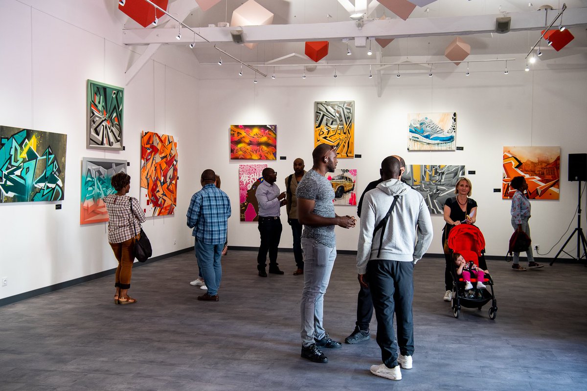 luccarvounas's tweet photo. J’assistais hier à l’inauguration de l’exposition de l’artiste @BerthetOne dans notre salle culturelle du 148 @Alfortville_94. Elle réunit des œuvres rétrospectives de l'artiste aux côtés d'œuvres inédites et originales issues de son "Crew".  À venir admirer nombreux ! #StreetArt https://t.co/WSBr12fp41