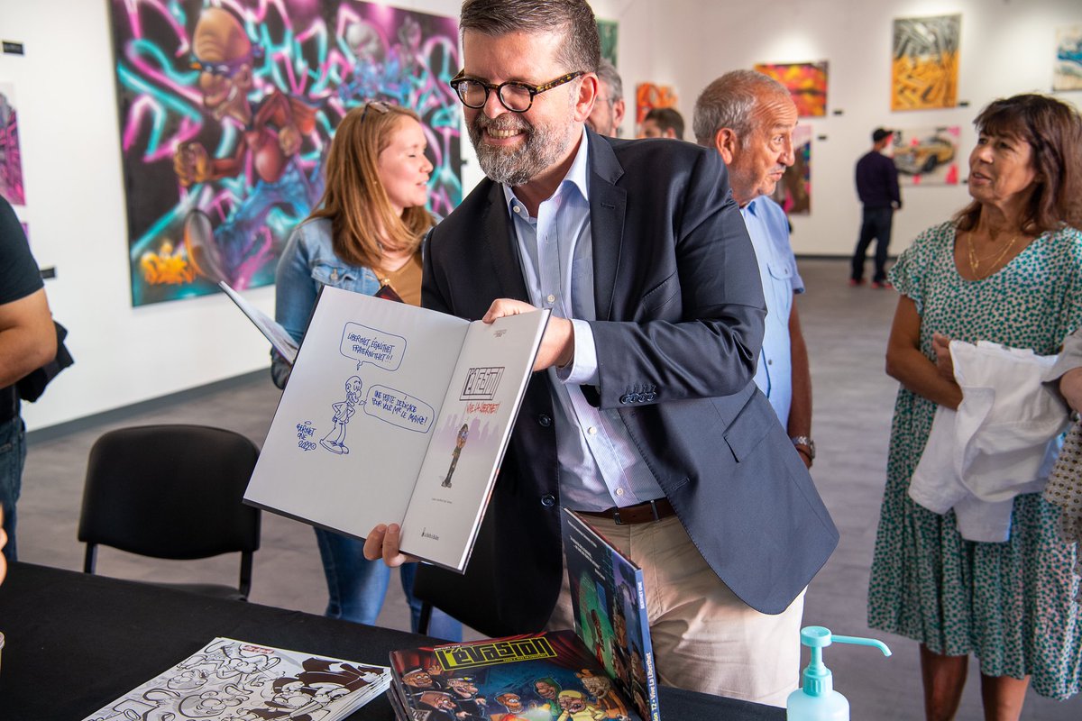 J’assistais hier à l’inauguration de l’exposition de l’artiste <a href="/BerthetOne/">Berthet One</a> dans notre salle culturelle du 148 <a href="/Alfortville_94/">Ville d'Alfortville</a>. Elle réunit des œuvres rétrospectives de l'artiste aux côtés d'œuvres inédites et originales issues de son "Crew".  À venir admirer nombreux ! #StreetArt