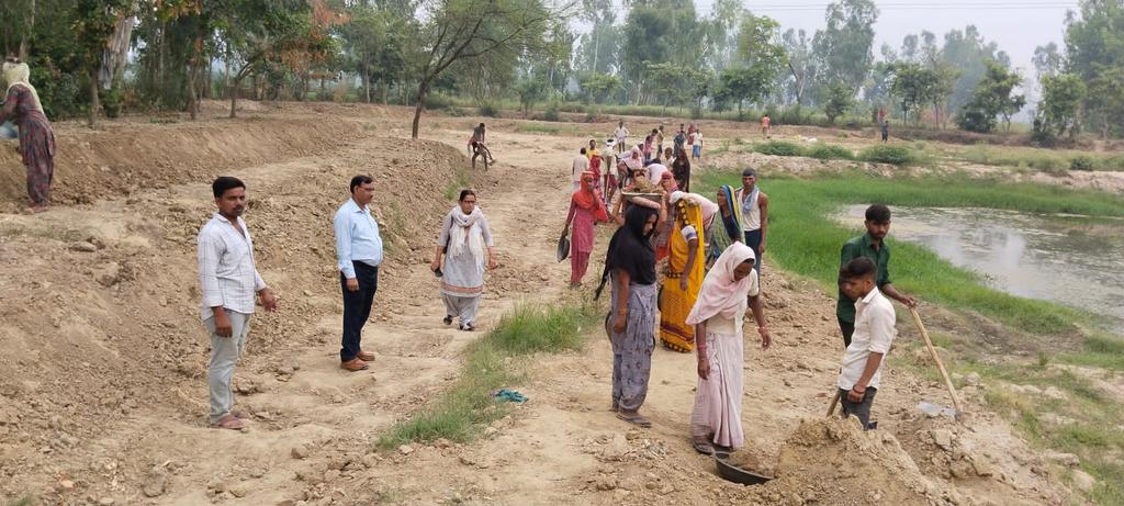 DmSambhal's tweet image. शासन की  सर्वोच्च प्राथमिकता में शामिल अमृत सरोवर योजना का जनपद में जिलाधिकारी @mbansal_ias के निर्देशन में किया जा रहा है क्रियान्वयन । @CMOfficeUP @UPGovt
@ChiefSecyUP @InfoDeptUP @Comm_Moradabad
#MissionAmritSarovar
#AzadiKaAmritMahotsav
#SustainableDevelopmentGoal6 💧