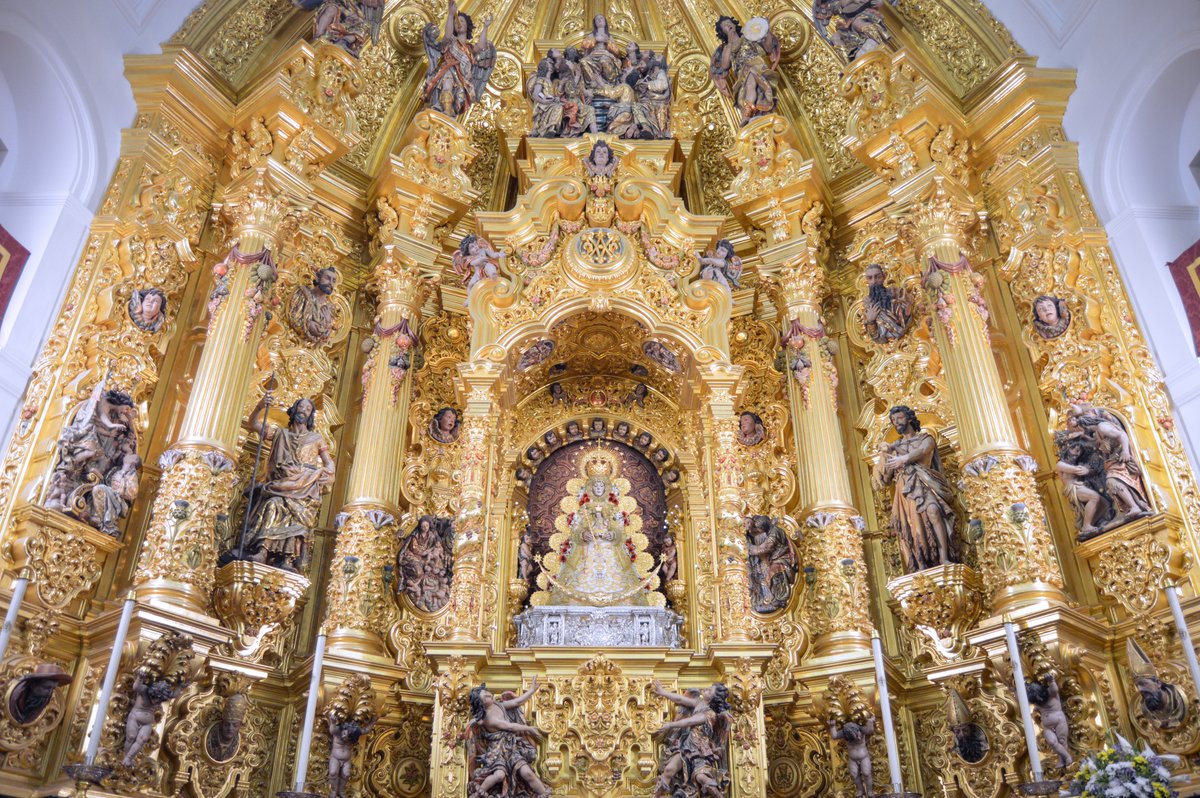 hdadmatrizrocio's tweet photo. Han pasado 34 meses desde la última vez que vimos a la Virgen entronizada en la peana de su camarín.

Tras varias semanas intensas para los rocieros, vuelve esta estampa, síntoma de normalidad en el Santuario almonteño. https://t.co/KBPyVrlQmz