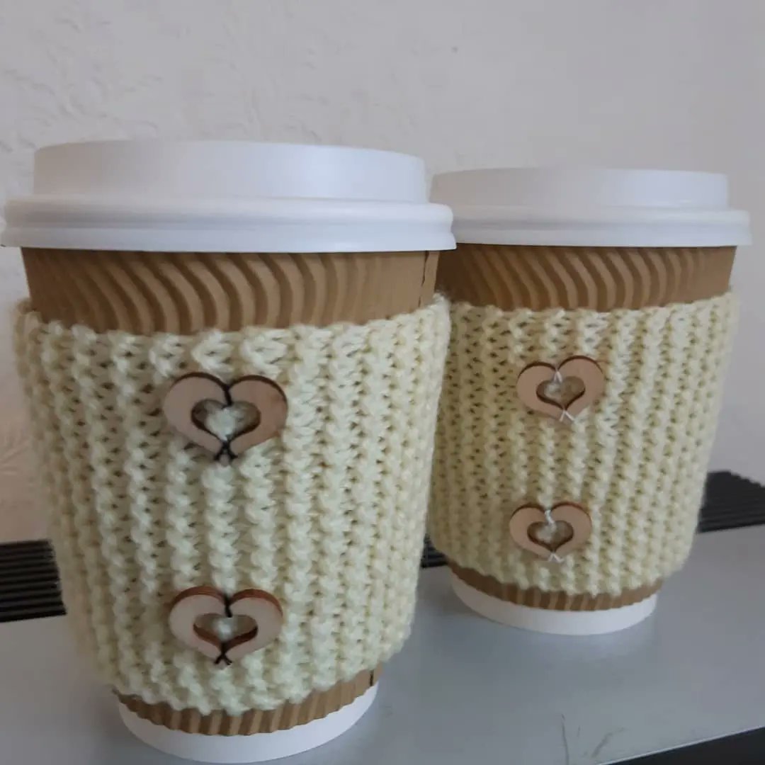 Morning  #EarlyBiz Stopping to get a take-out coffee on the way to work, school-run? Get noticed with one of my Hand Knitted sleeves.  etsy.com/uk/shop/Wyesid… ❤😍  #coffee #coffeelover #MHHSBD #CraftBizParty #handmade #lgbt #giftideas #ukmakers