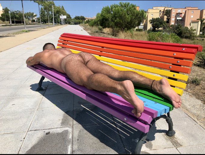 HAPPY PRIDE ???????? https://t.co/XpLDvoZ98X