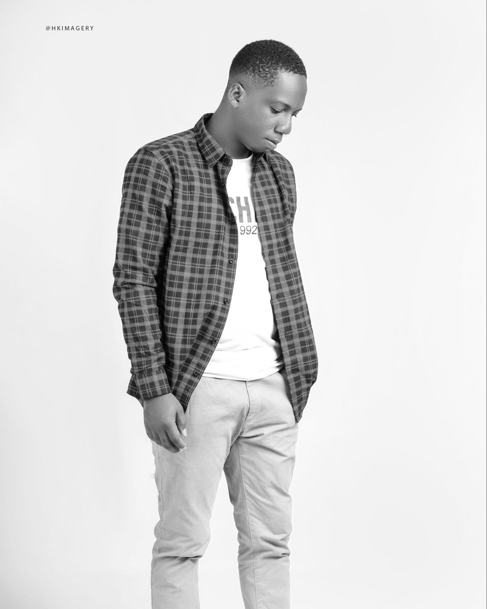 boy_cryf's tweet image. In a black and white world
Two colors show 
Change if you want