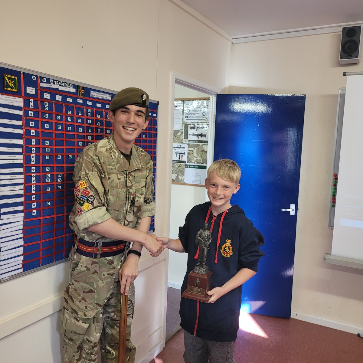 Cadet RSM Alfie Nelson recieved  his leaving gift  from the newest cadet  at Louth last night.Thats alot of Badges you have to collect but true Inspiration.
@ColCadetsEM 
<a href="/Lincs_ACF/">Lincolnshire ACF</a> 
<a href="/IanSackree/">Ian Sackree</a> 
<a href="/east_mids_rfca/">East Midlands Reserve Forces & Cadets Association</a>
