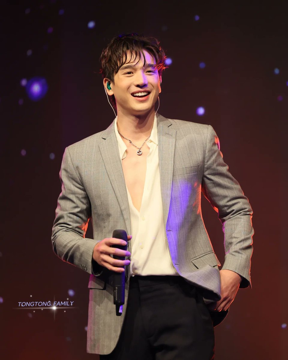 Mymelodyoflove1's tweet photo. พี่ร้อง เล่น เต้น มันส์มาก ดีใจด้วยนะกับโปรเจคนี้ อยากให้จัดอีกค่ะ
#ตงตงกฤษกร 
#tongtong_thestar12 

#The5ElementsFirstFanMeet https://t.co/raKxiVN3iV