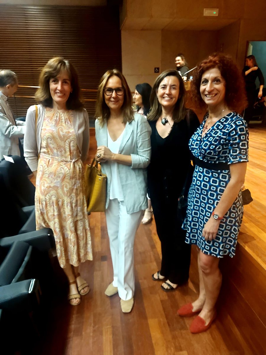 Ayer por la tarde en el #CampusMadrid se inauguraron los ⁦<a href="/verano_urjc/">Cursos de Verano URJC</a>⁩, la apertura fue a cargo de acto la magnífica escritora María Dueñas.