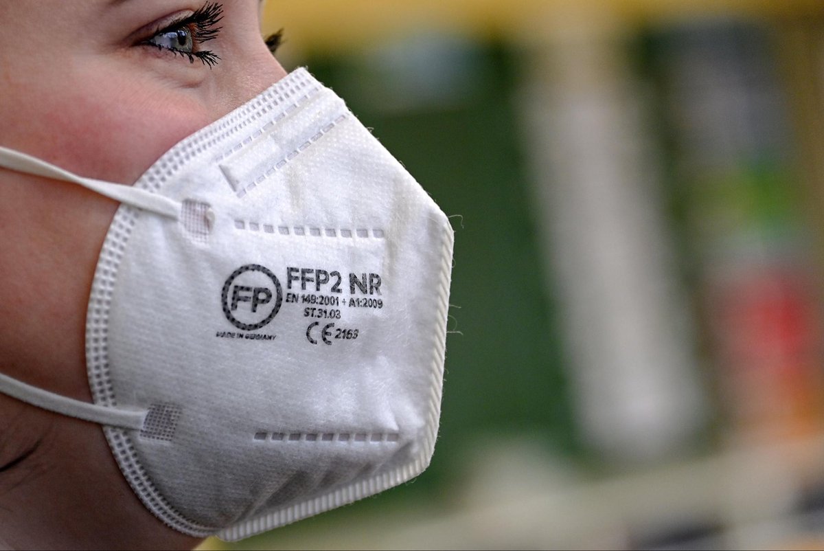 vanranstmarc's tweet photo. FFP2-maskers werken zeer goed om een COVID-infectie te vermijden. Voor mensen met een minder robuuste gezondheid die in een drukbevolkte en minder goed geventileerde ruimte komen, biedt een FFP2-masker zeker een meerwaarde.
Bron: https://t.co/z0P22Ryc7a https://t.co/lZZ7kSS7ox