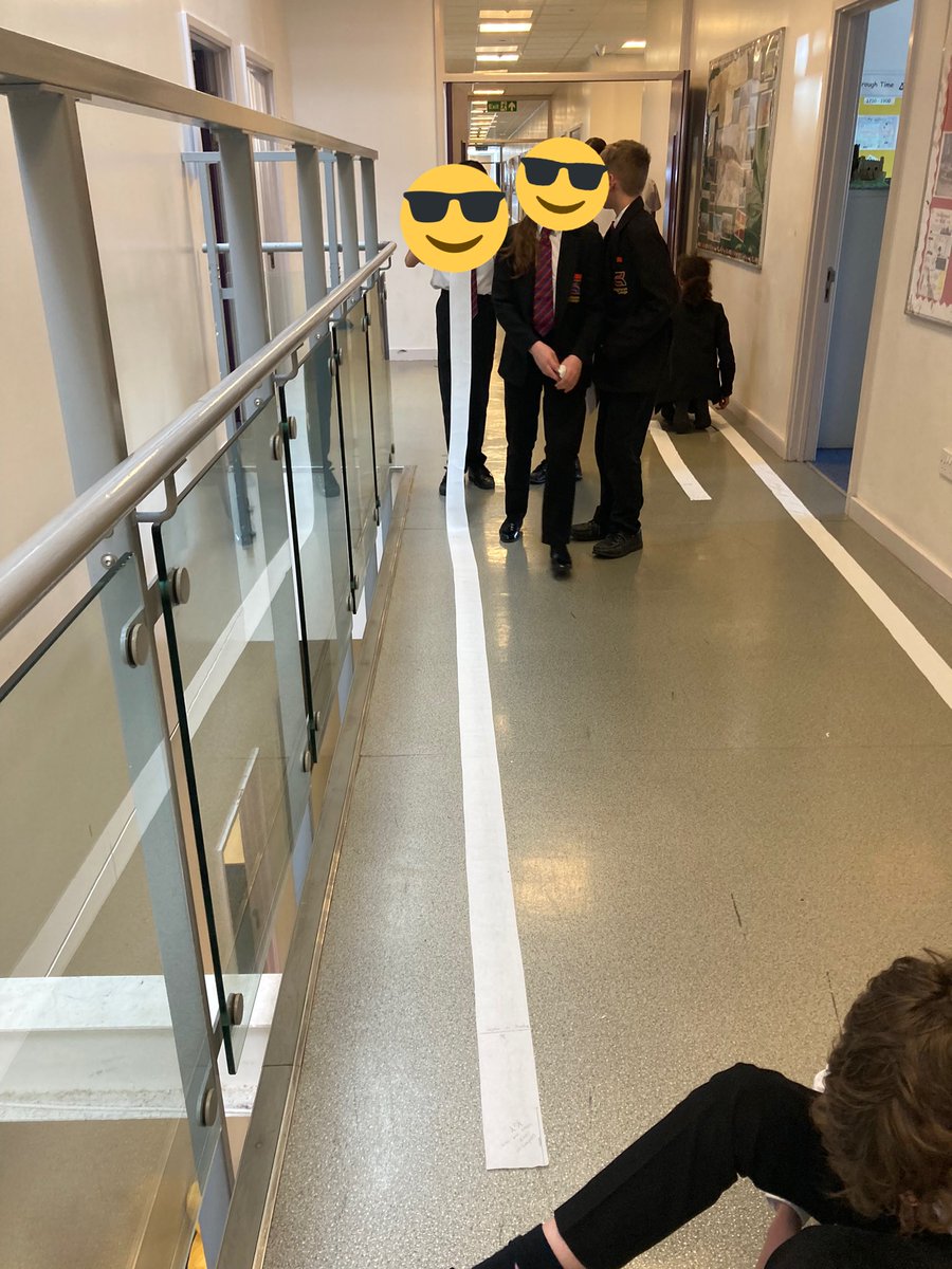 Testing out the journey to the centre of the earth on a toilet roll with Year 7 yesterday. There are so many great activities on <a href="/ELI_Earth/">Earthlearningidea</a> #GeographyTeacher