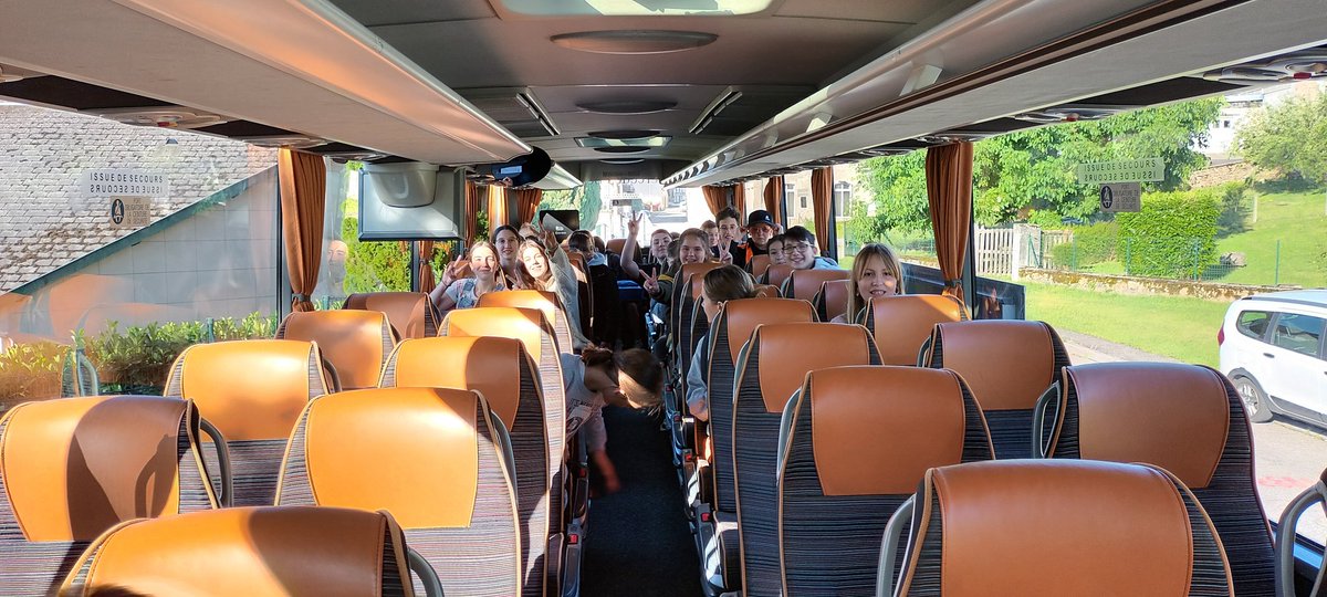 Départ des 4e du collège <a href="/triouzoune/">Collège de la Triouzoune</a> <a href="/DSDEN19/">DSDEN de la Corrèze</a> <a href="/aclimoges/">Académie de Limoges</a> pour un séjour sport et culture en Ardèche. 4 jours de partage et de découverte.