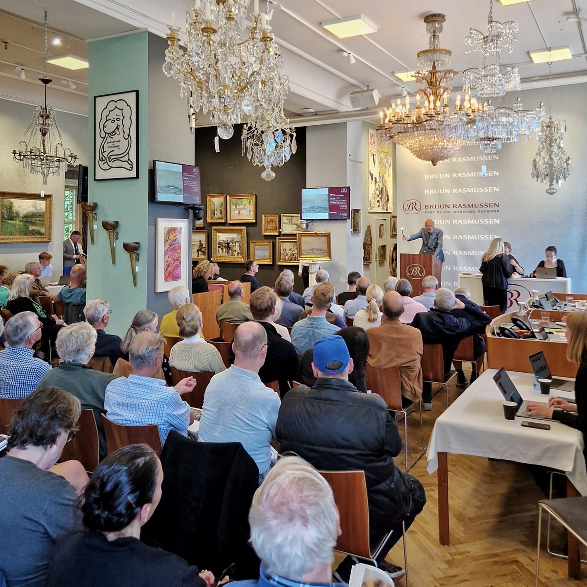 Solen skinnede over vores auktion i Bredgade, hvor to himmelvendte værker tog himmelflugten, mens CoBrA-kunsten også var i højsædet. Derudover fornyede museer på tværs af landet samlingerne med værker af danske kunstnere.

Læs mere her: fal.cn/3pLUN

#bruunrasmussen