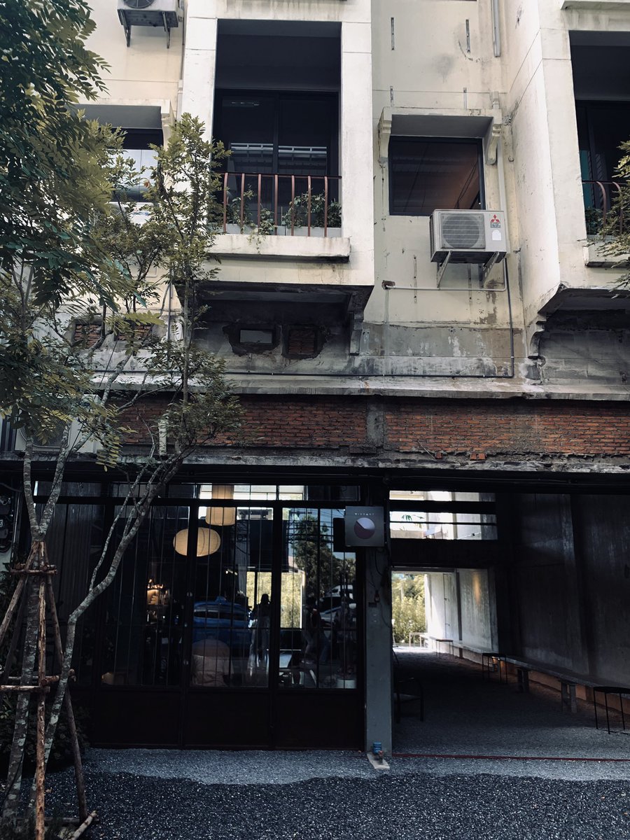 allthingall's tweet image. คาเฟ่เปิดใหม่ รีโนเวทอาคารเก่า
ริมถนนพหลโยธิน ติดกับ BTS พหลโยธิน 59
กาแฟดี มีเมนู signature ให้เลือกหลากหลาย ราคาน่าคบ
ใครขยันตื่นเช้า รีบมาด่วน เพราะเค้าเปิดตั้งแต่ 7.30 !
 สายคาเฟ่ ไม่ควรพลาด ต้องลองสักหน่อยยยยย
📍Vibrant.bkk
@aroii