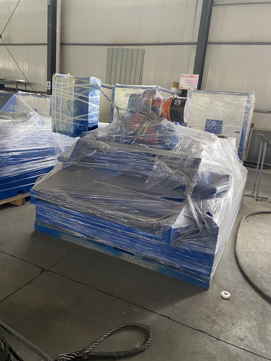 DouDeanna's tweet photo. The transformation of the traditional shale shaker into a vacuum adsorption shaker has been completed and is ready to be sent to the drilling site.
#BZDrillingFluidVacuumSuctionShaleShaker #BZSolidsControl #OilfieldVacuumSuctionShaleShaker #DrillingMudVacuunSuctionShaleShaker https://t.co/5tuqqFvHZM