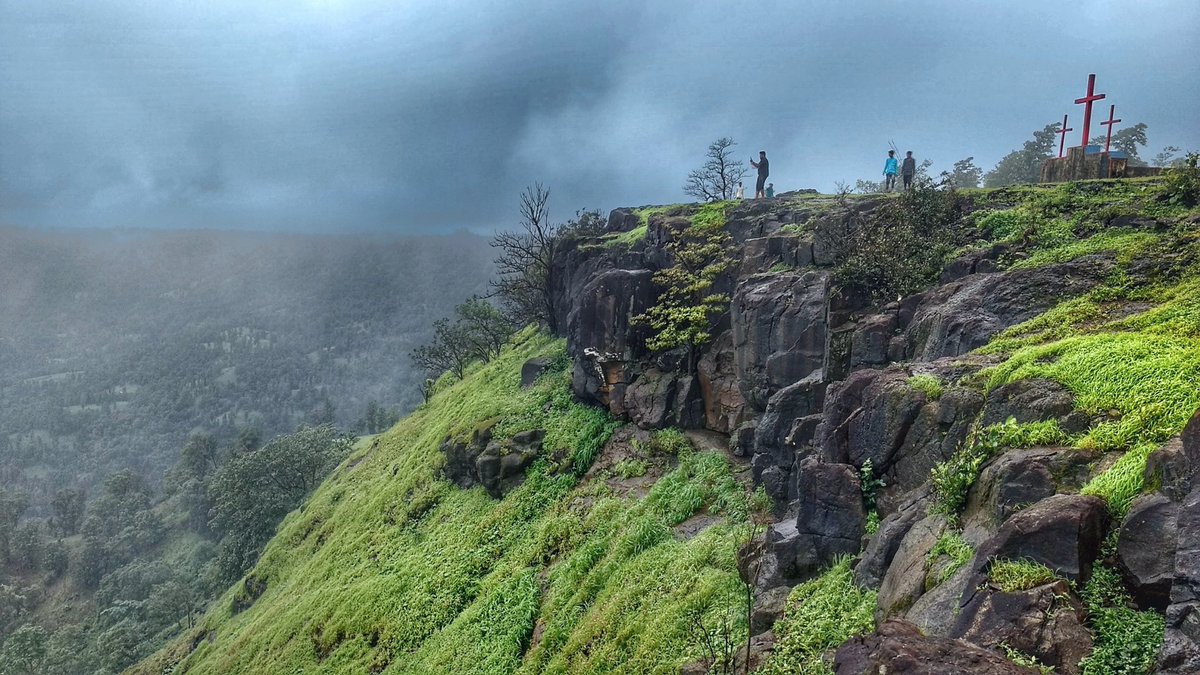 collectorvalsad's tweet photo. Moti Korval is a table top location of Dharampur to grab the exotic view of lush green hills and river view of Par river just 75 km from valsad. @CMOGuj @pkumarias @GujaratTourism @hareets @AlokPandey_IAS 
https://t.co/EHrWRDS6bV https://t.co/xBmYTpikMI