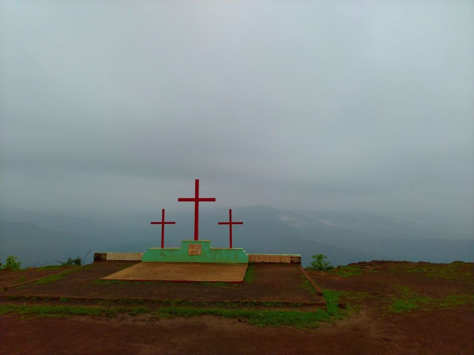 Moti Korval is a table top location of Dharampur to grab the exotic view of lush green hills and river view of Par river just 75 km from valsad. <a href="/CMOGuj/">CMO Gujarat</a> <a href="/pkumarias/">Pankaj Kumar</a> <a href="/GujaratTourism/">Gujarat Tourism</a> <a href="/hareets/">Hareet Shukla</a> <a href="/AlokPandey_IAS/">Alok Pandey IAS</a> 
instagram.com/p/CfVks5Zq0Ns/…