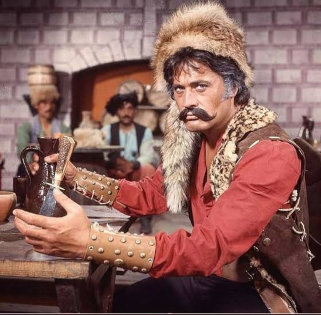 #CüneytArkın mekanın makamın cennet olsun, çok üzüldüm 😥