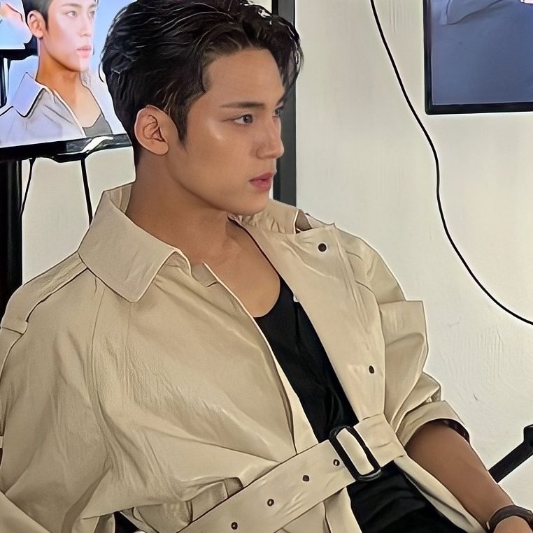 ㅤ
                     loneinsomnc.carrd.co
                new account, not new to rp.
                      like/rt to be mutuals.