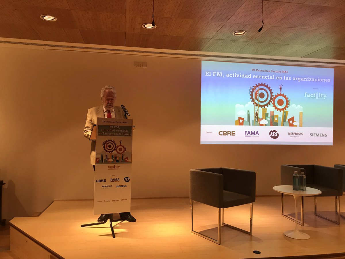 Facilityms's tweet photo. 😉 Comenzamos!! Paloma Melendo, directora de #FacilityMS abre la jornada dando paso a Jesús Paños, presidente del Colegio de Aparejadores de #Madrid donde se celebra el #IXEncuentrofacilityMS https://t.co/EdaFiJ8hIt