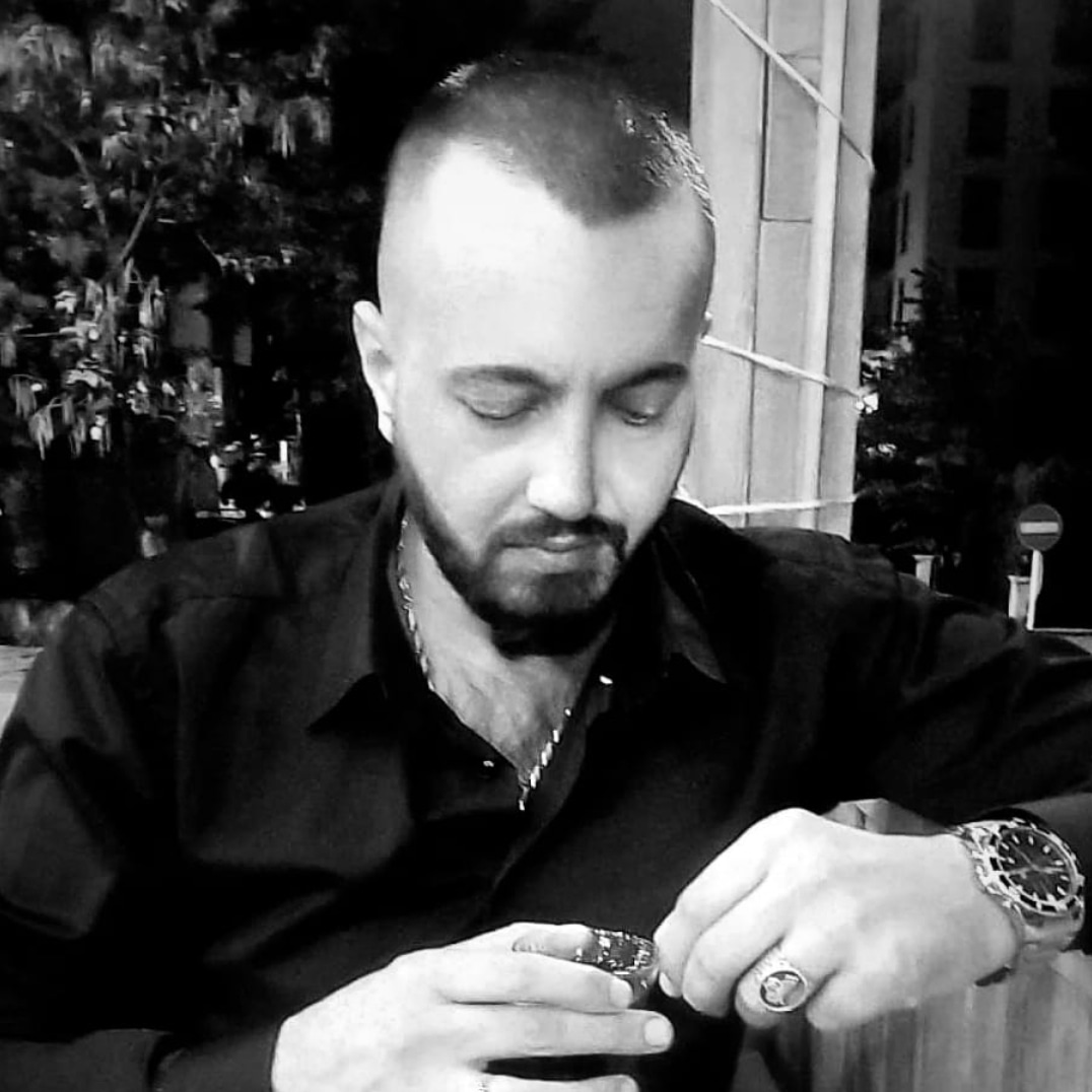 Neymiş efendim bu milletin kafasına çay atan birine oy verenlere şaşıyormuş... bre deyyus bende askerimin kafasına KURŞUN atanlara oy verenlere şaşırıyorum...