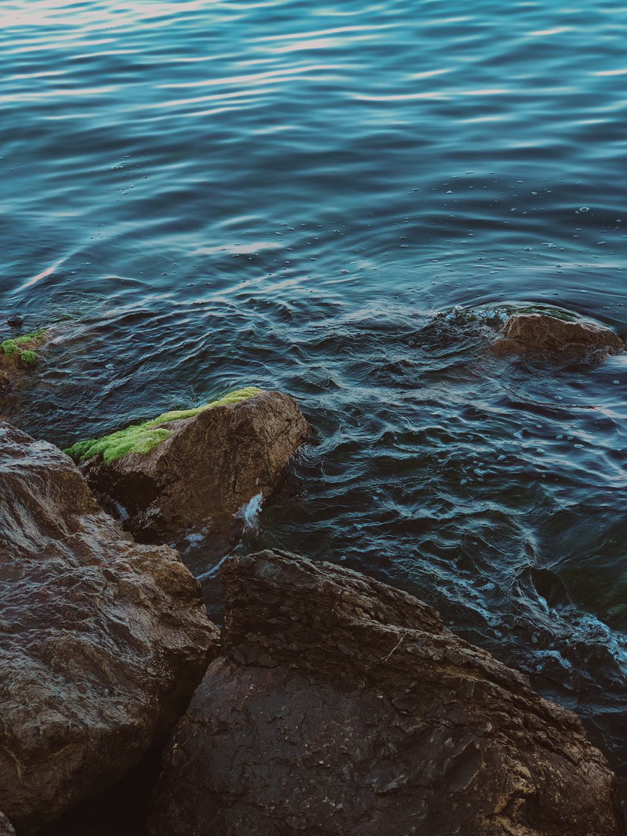 “masallardaki gibi bir varmışım bir yokmuşum”
 ve sonunda  benzer bitişler farklı deneyimler..