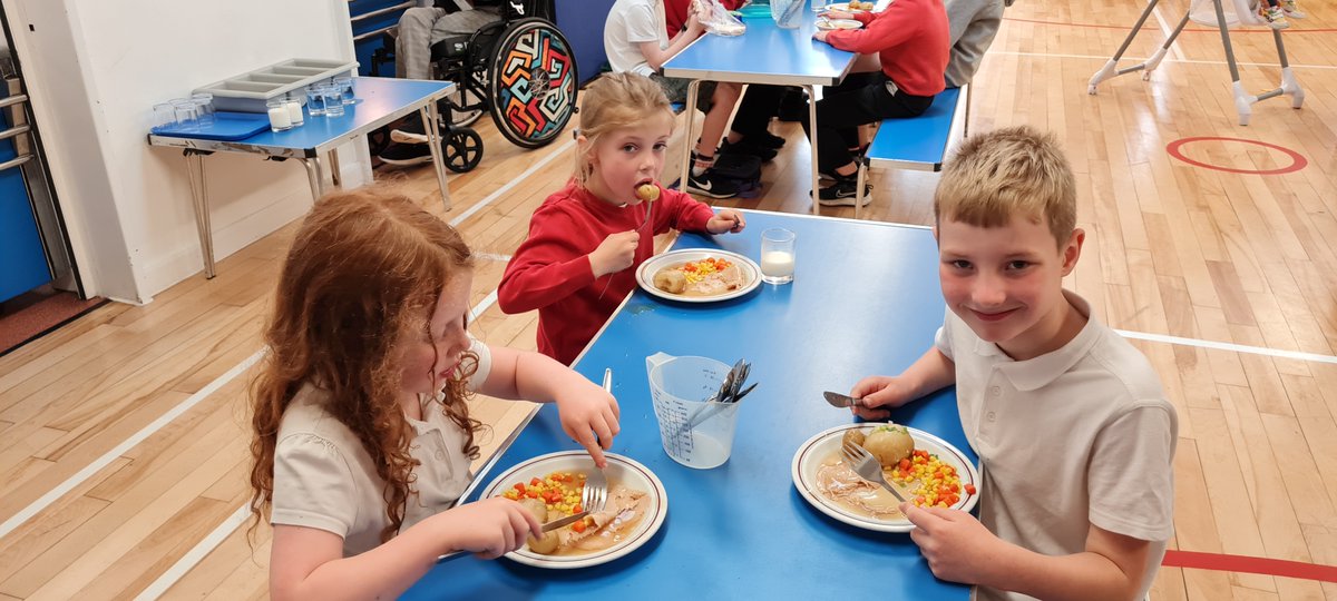 Barr Primary pupils loving their Ayrshire tatties 😋 <a href="/BarrPrimary/">Barr PS and EYC</a> <a href="/southayrshire/">South Ayrshire Council</a> <a href="/Scotty__Brand/">Scotty Brand</a> <a href="/BeelinePR/">Beeline PR</a> #ayrshiretatties #girvanearlygrowers