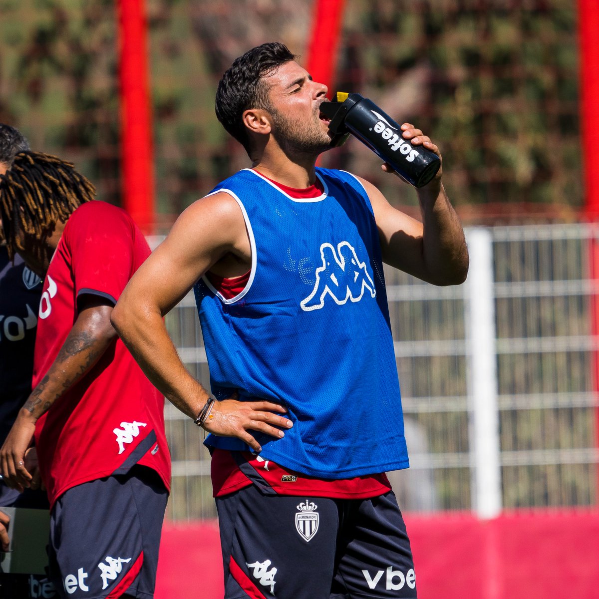 Viel trinken bei diesem Wetter! ☀️ <a href="/KeVolland/">Kevin Volland</a>