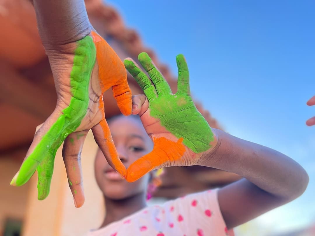 OdosPrograma's tweet photo. 🥰La #familiaodos celebramos el #DiaInternacionaldelOrgullo con mucho Amor para tod@s💖 #amalibre #28junio🌈 #DerechosHumanos https://t.co/iVCwLJfc74