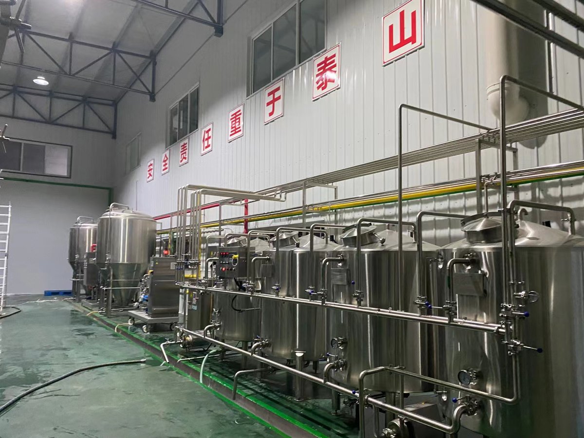 BreweryFactory's tweet image. 2000L Craft Beer Brewery Plant with Flash Pasteurizer and Centrifugal Filter
#beerbrewery #beerbreweryequipment #beerbrewingequipment #beerfermenter #beerfermentationtank #beerbrewhouse #beermakingmachine #brewingequipment #minibreweryequipment #microbrewery #beerbrewingplant