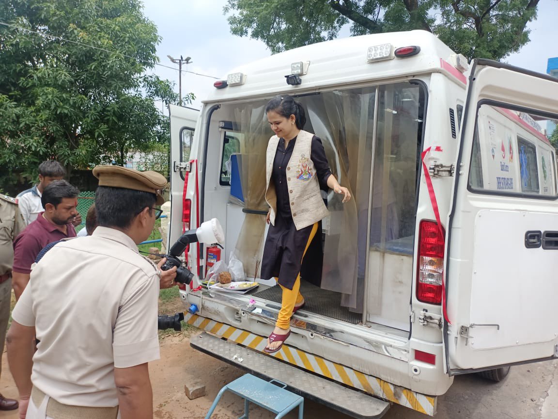 sagarika_nath's tweet image. Who all can donate blood?
1. 18 to 65 age bracket
2. No pre-existing disease
3. Both men and women
4. Weighing at least 50kgs
5. Healthy haemoglobin count

Come join us, #donateblood &amp;amp; #SaveLife. Give someone a second chance at life!