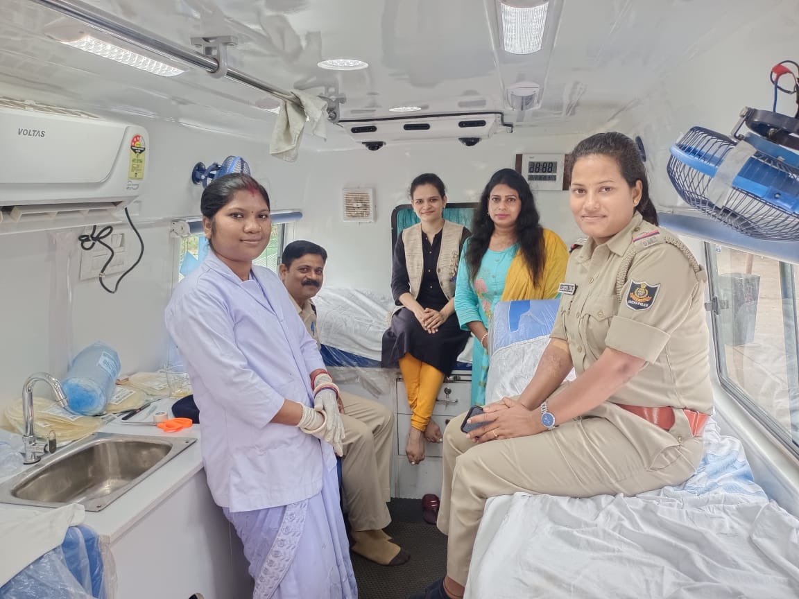 sagarika_nath's tweet image. Who all can donate blood?
1. 18 to 65 age bracket
2. No pre-existing disease
3. Both men and women
4. Weighing at least 50kgs
5. Healthy haemoglobin count

Come join us, #donateblood &amp;amp; #SaveLife. Give someone a second chance at life!