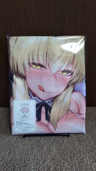 メイドオルタさん抱き枕カバーの実物が自宅に届きました。
手触り発色共に最高の出来。そして超デカい。
7月初頭には再販したセイバーさん抱き枕カバーと併せて発送が始まる模様です。
もうしばらくお待ちいただければと思います。 